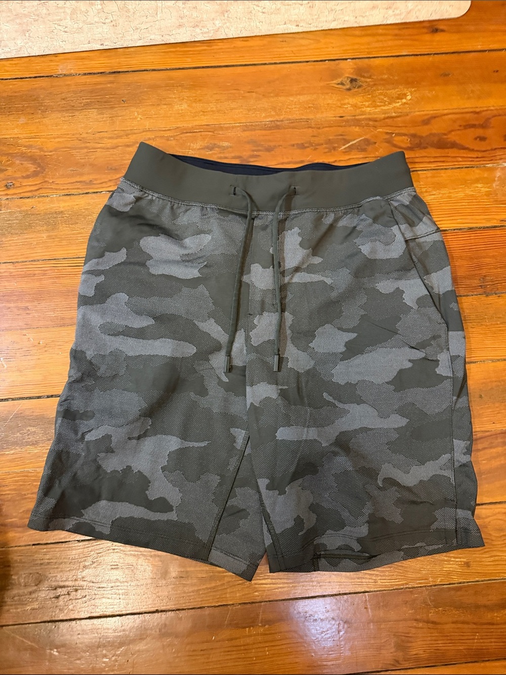 lululemon athletica Men's Black and Gray Camo Athletic Shorts